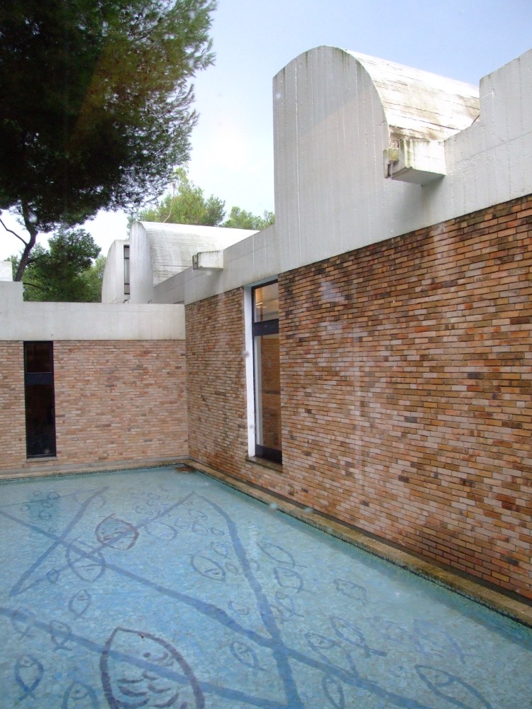 1964 Fondation Maeght à St-Paul-de-Vence par Jose Lluis Sert